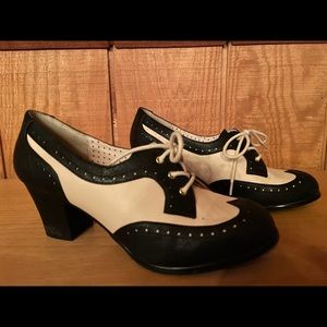 Vintage style saddle shoe heels 8